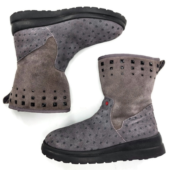 UGG I Heart Rock 'N Roll Grey Printed Hearts Black Studded Pull-On Short Boots - Picture 8 of 15